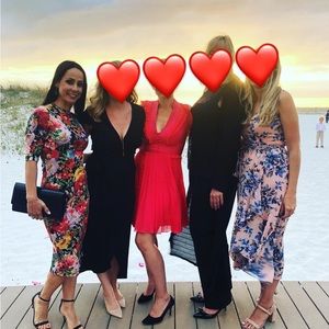 Alice + Olivia size 2 super comfortable floral dress 💃paid $395 like new